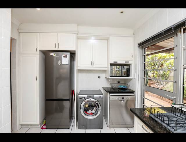 4 BEDROOM HOUSE FOR SALE IN SUNNINGDALE